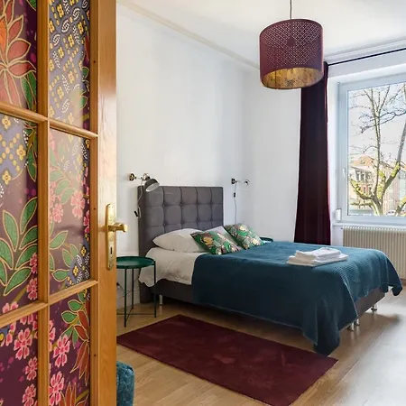 Travel Homes - The Wooden, Spacieux & Bon Quartier *