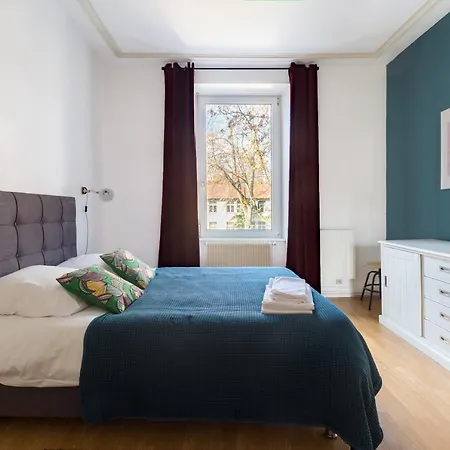 Apartment Travel Homes - The Wooden, Spacieux & Bon Quartier *