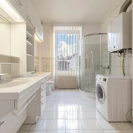 Travel Homes - The Wooden, Spacieux & Bon Quartier