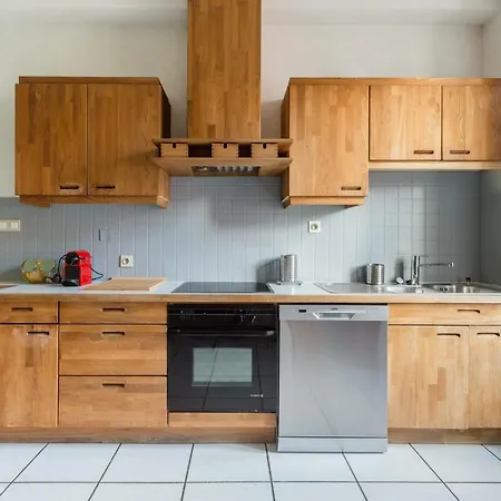 Apartment Travel Homes - The Wooden, Spacieux & Bon Quartier