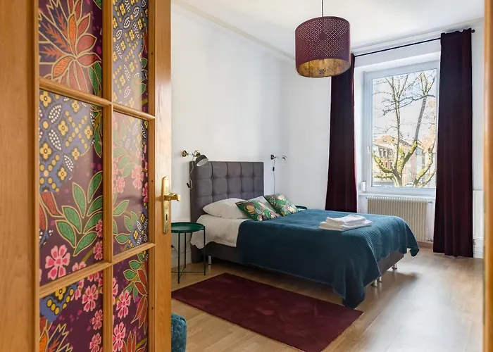 Travel Homes - The Wooden, Spacieux & Bon Quartier *