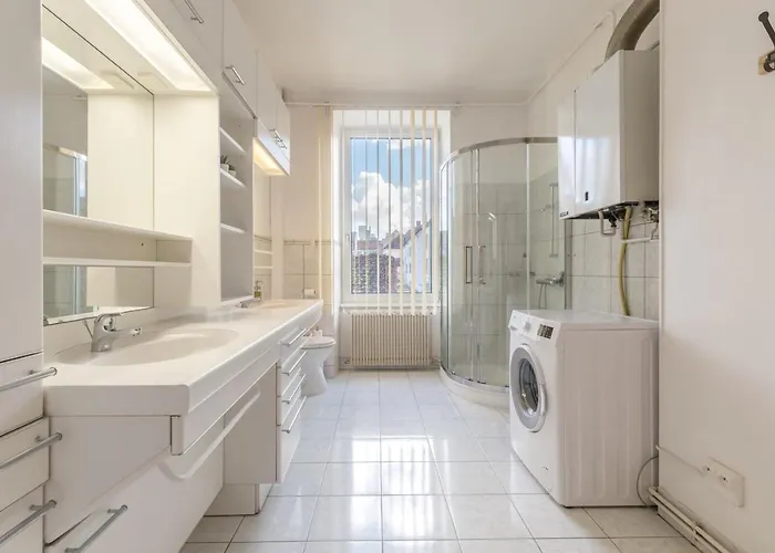Travel Homes - The Wooden, Spacieux & Bon Quartier